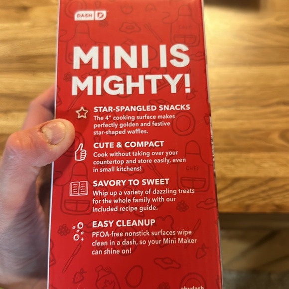 DASH MINI STAR WAFFLE MAKER: BLUE: NEW IN BOX - Picture 3 of 4